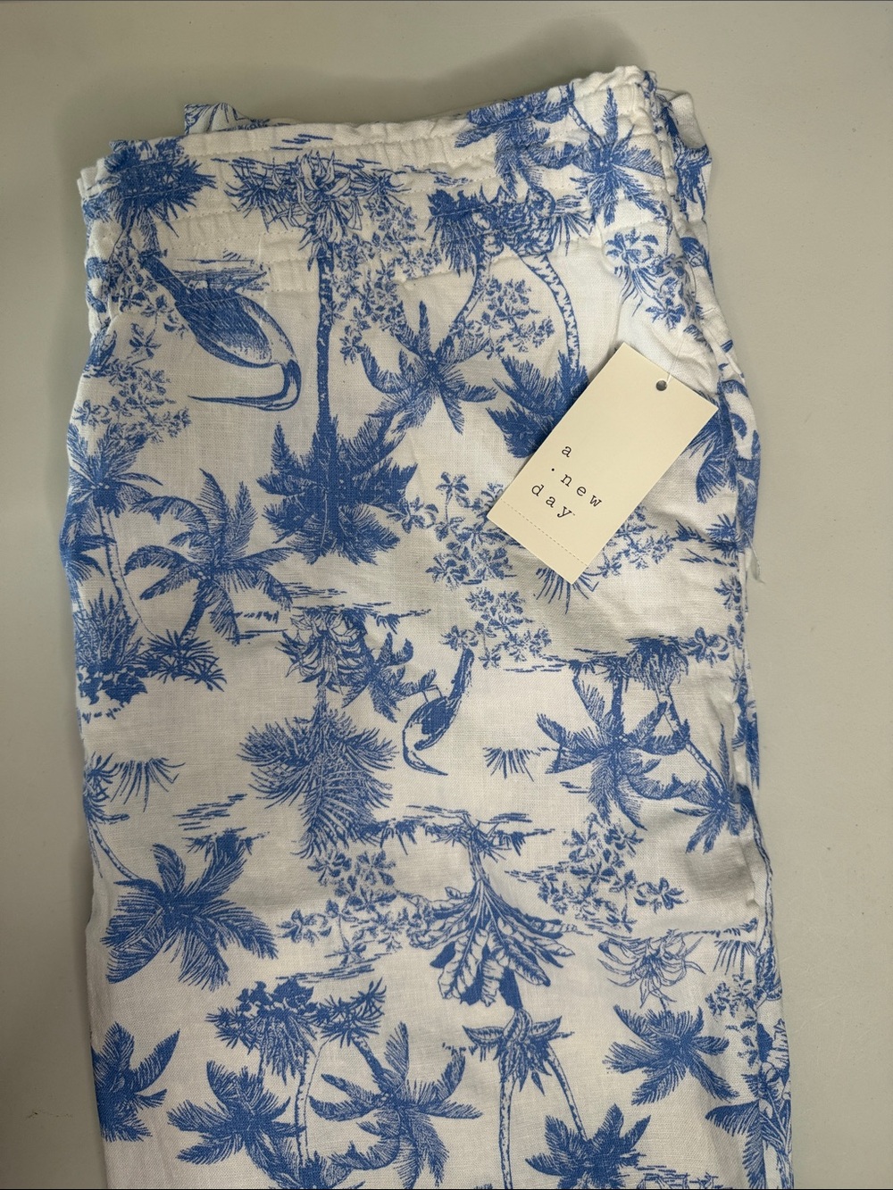 a new day XL SHORT White Lounge Pants with Blue Palm Toile Print #622 - Picture 6 of 7